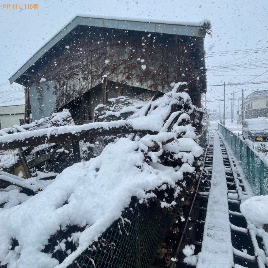 崩壊している10坪くらいの小屋（木製）の解体・回収・処分ご依頼